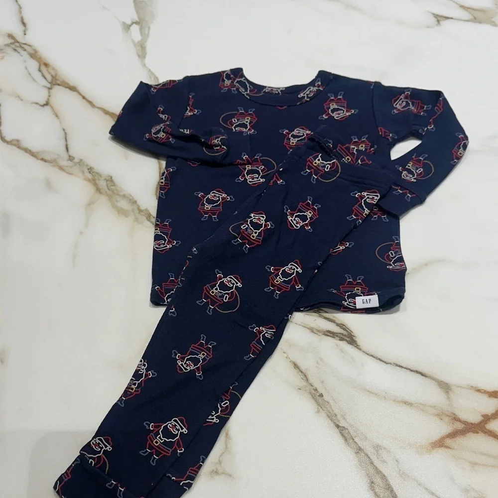 GAP charming dark